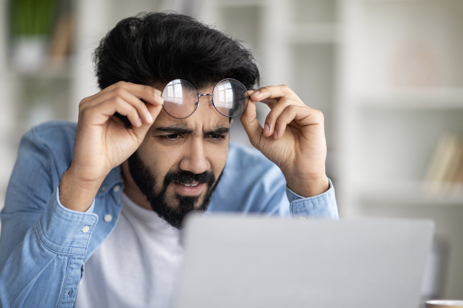 Computer Vision Syndrome: Symptoms, Causes, and Prevention Tips