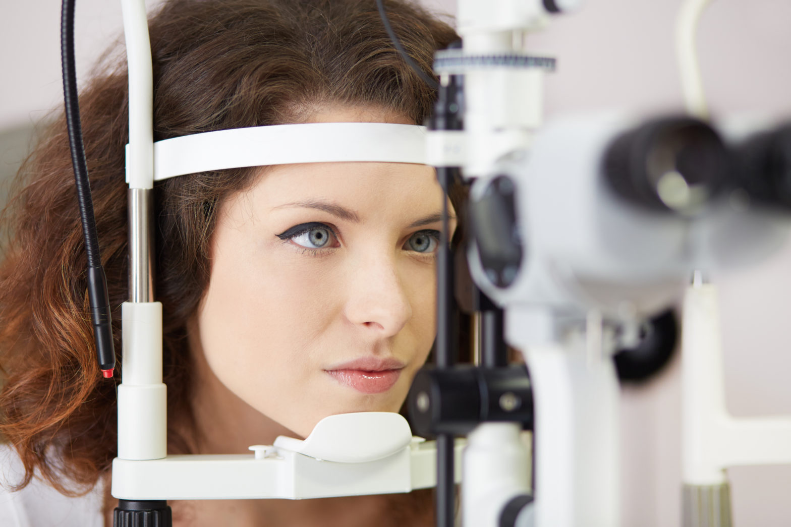 Optimal Timing Between Cataract Surgeries on Each Eye